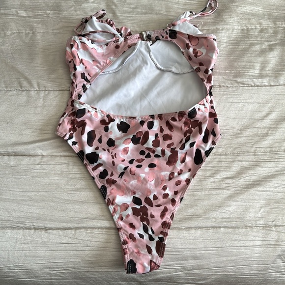 One piece leopard size medium - Picture 4 of 6
